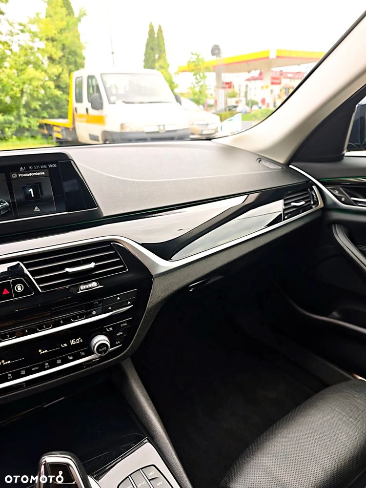 BMW Seria 5 520d Efficient Dynamics Edition Sport Line - 38