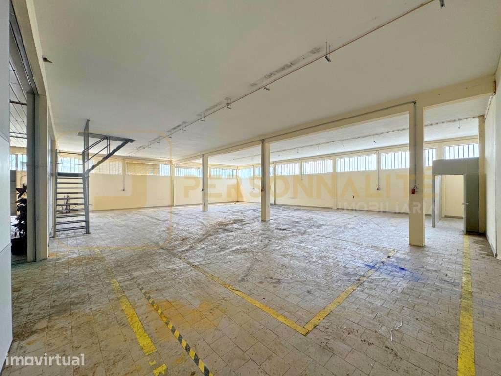 Armazém Industrial + 1432m2 área exterior - Grande imagem: 3/10