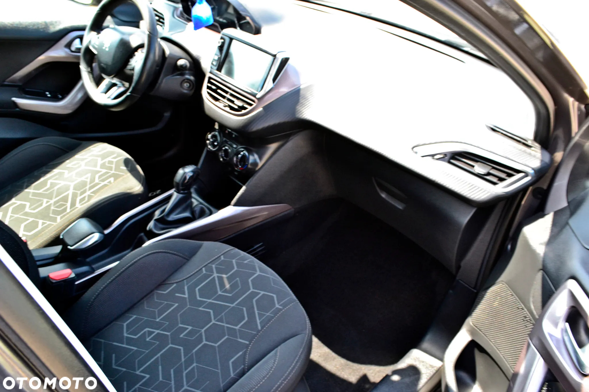 Peugeot 2008 - 12