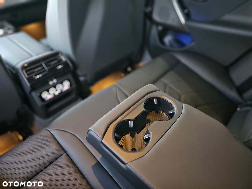 BMW Seria 5 530e xDrive PHEV - 36