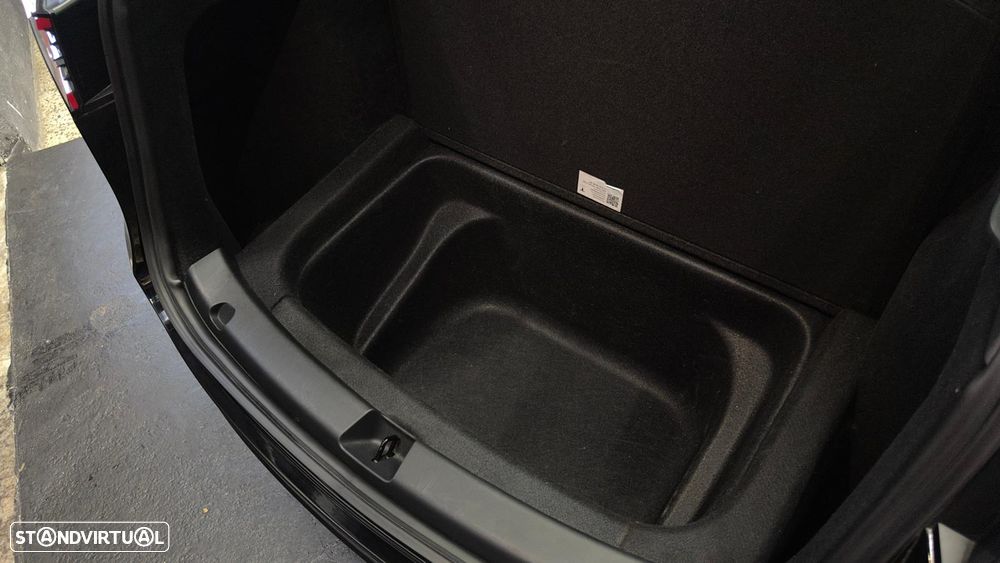Tesla Model Y Long Range Dual Motor AWD - 16