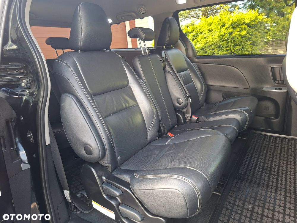Toyota Sienna 3.5 V6 - 16