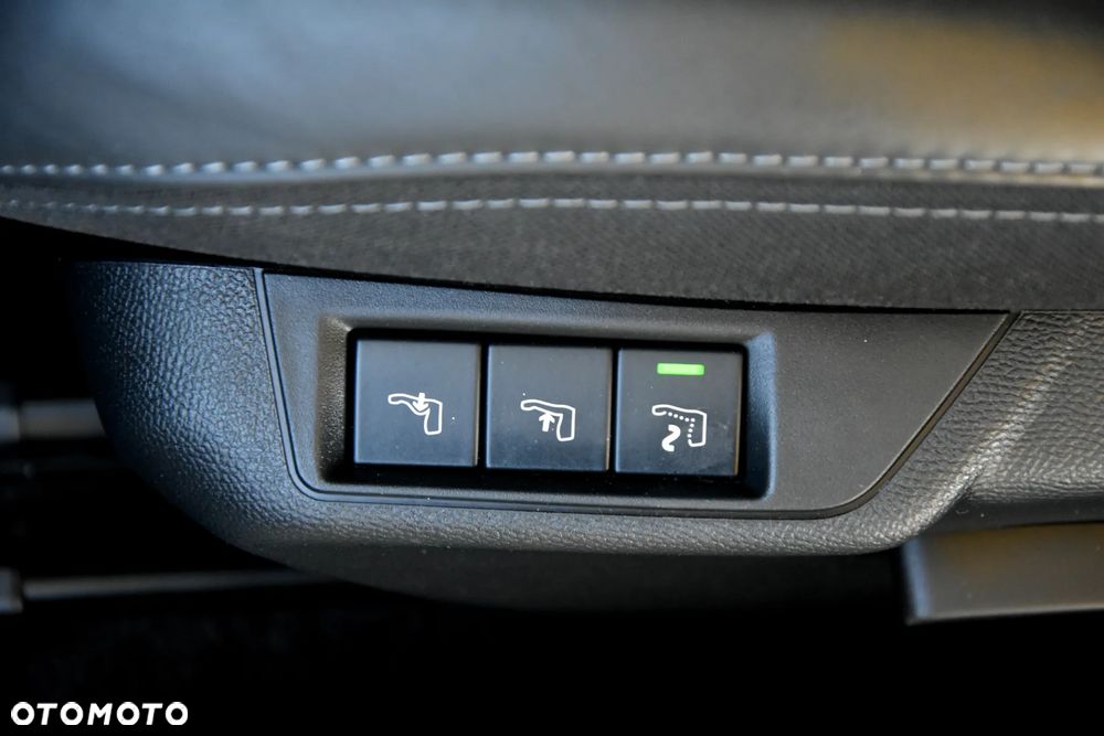 Peugeot 2008 PureTech 130 EAT8 GT - 25