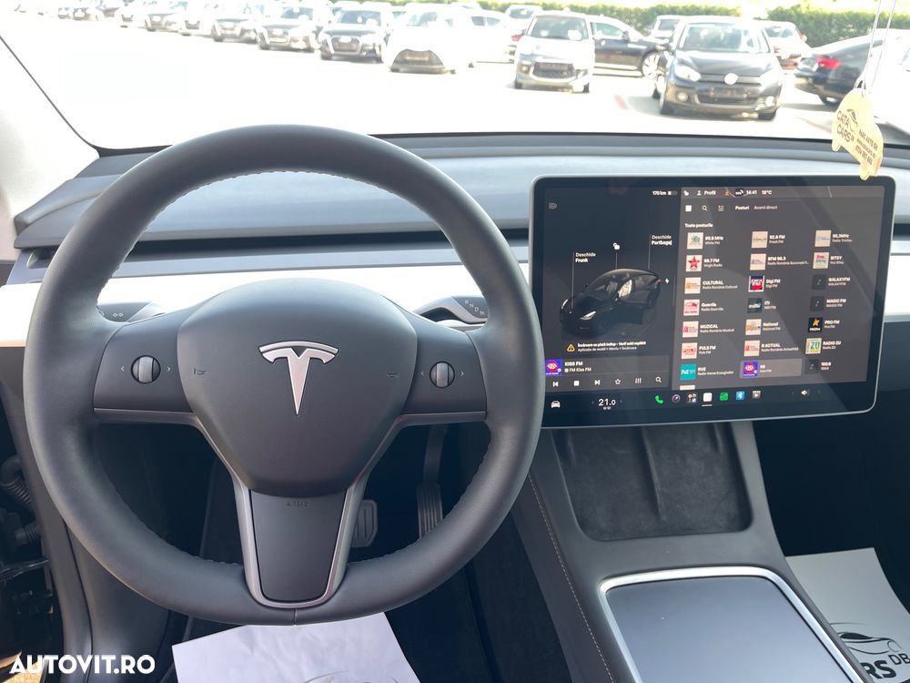 Tesla Model Y Long Range Dual Motor AWD - 39