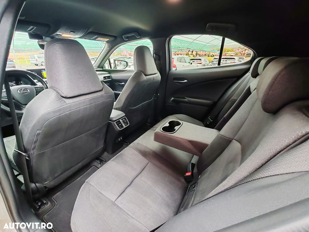 Lexus UX 250h Business Edition - 16