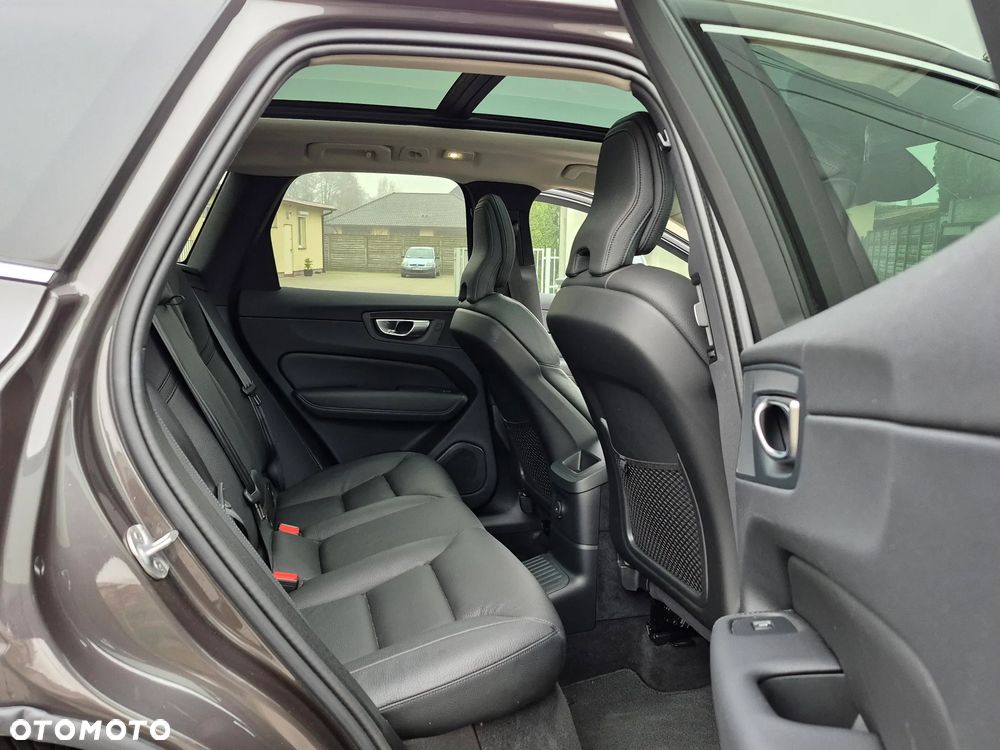 Volvo XC 60 T6 Plug-In Hybrid AWD Inscription - 14