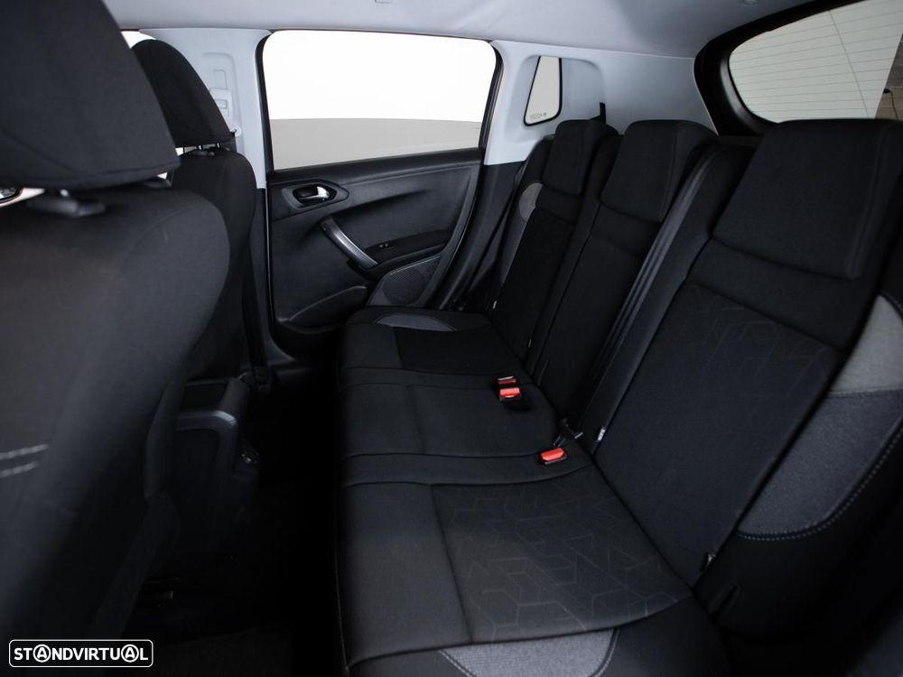 Peugeot 2008 - 9
