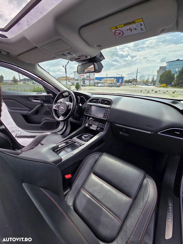 Jaguar F-Pace 20d AWD Aut. Prestige - 8