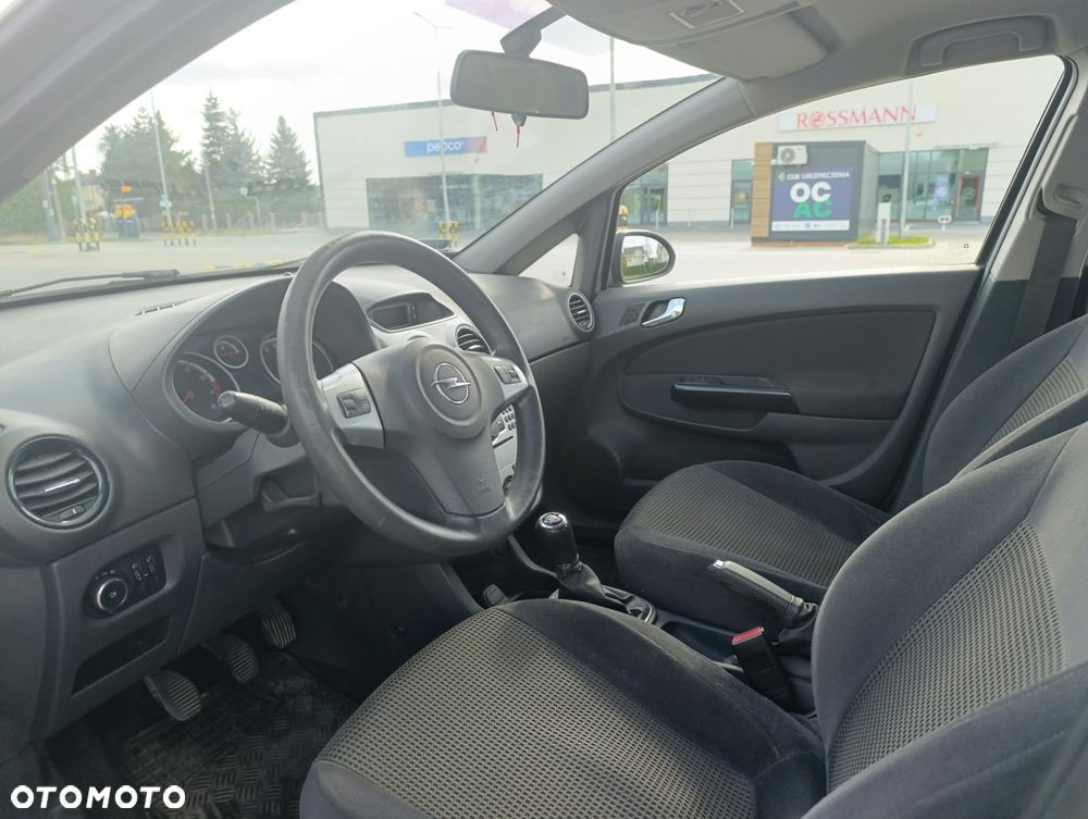 Opel Corsa 1.2 16V Essentia - 18