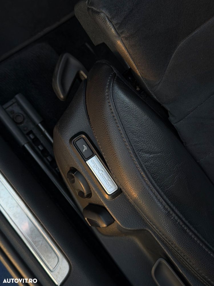 Volkswagen Passat Variant 2.0 TDI SCR 4Motion DSG Highline - 12