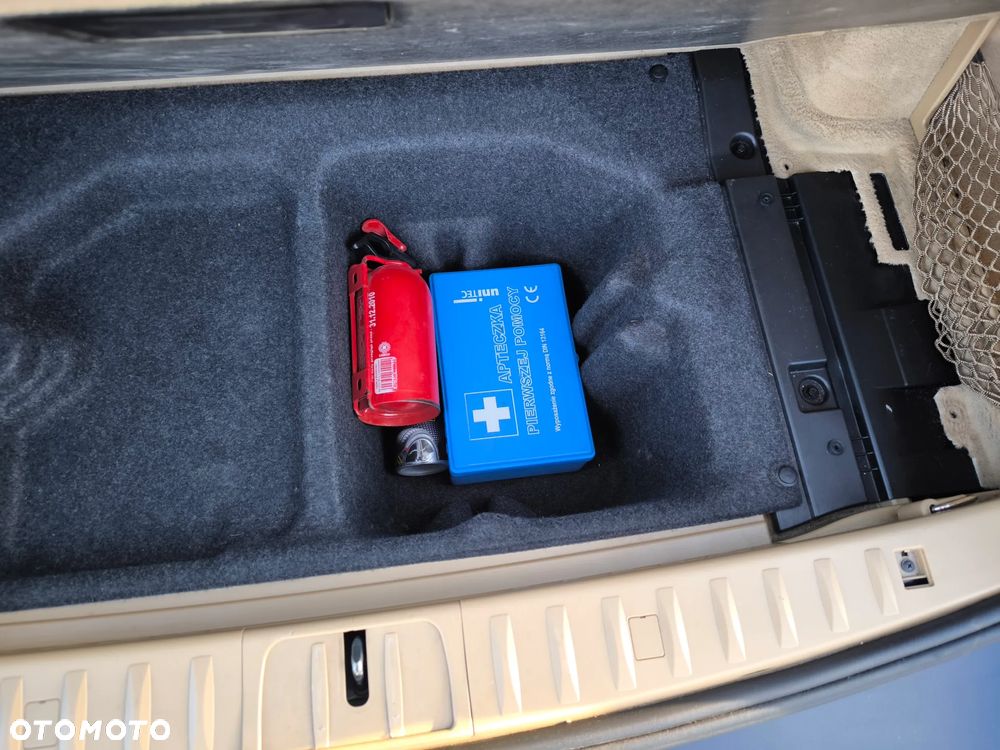 BMW Seria 3 330i - 27