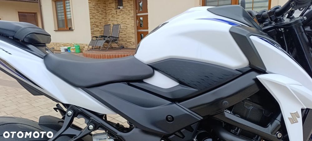Suzuki GSX - 25