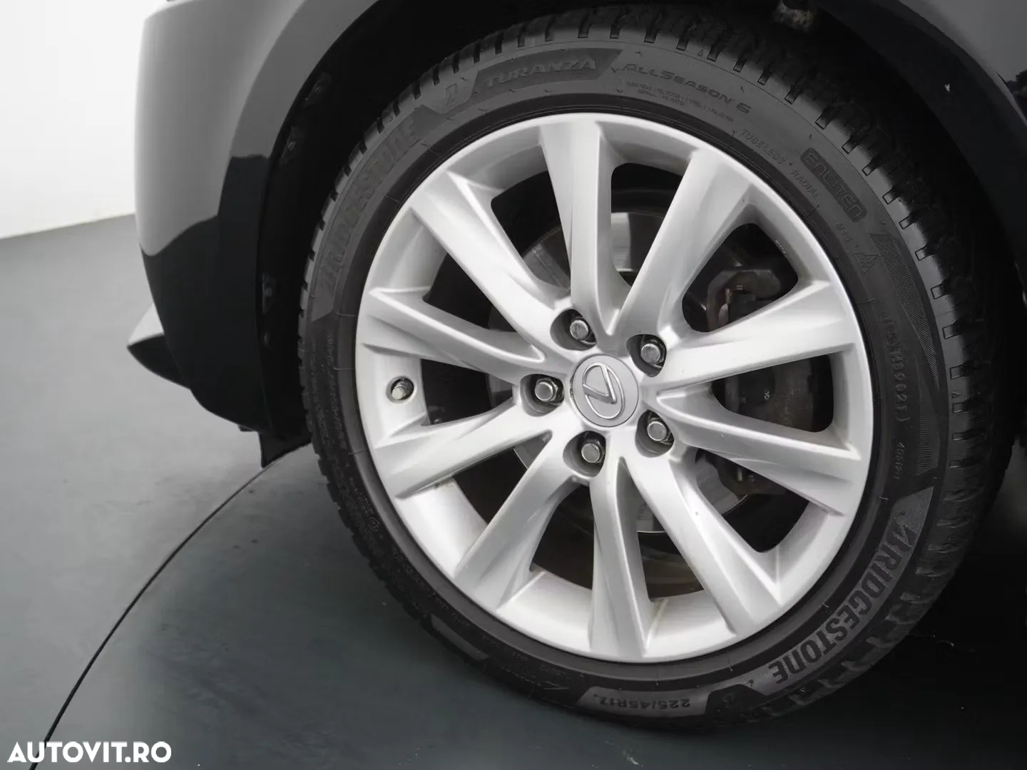 Lexus Seria IS 300h - 16