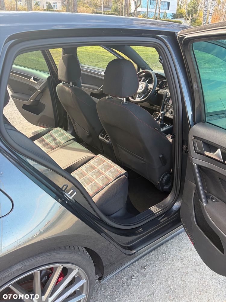 Volkswagen Golf - 29