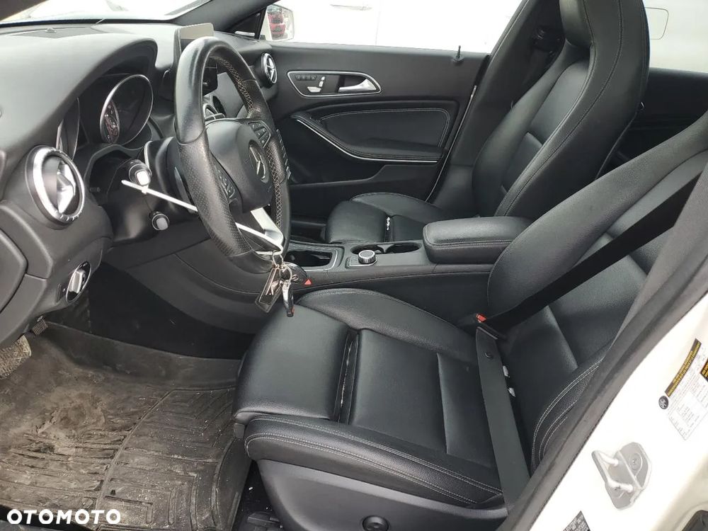Mercedes-Benz CLA 250 4-Matic - 8