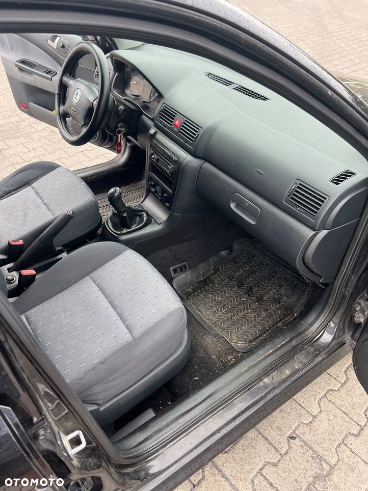 Skoda Octavia 1.6 Tour Classic - 10