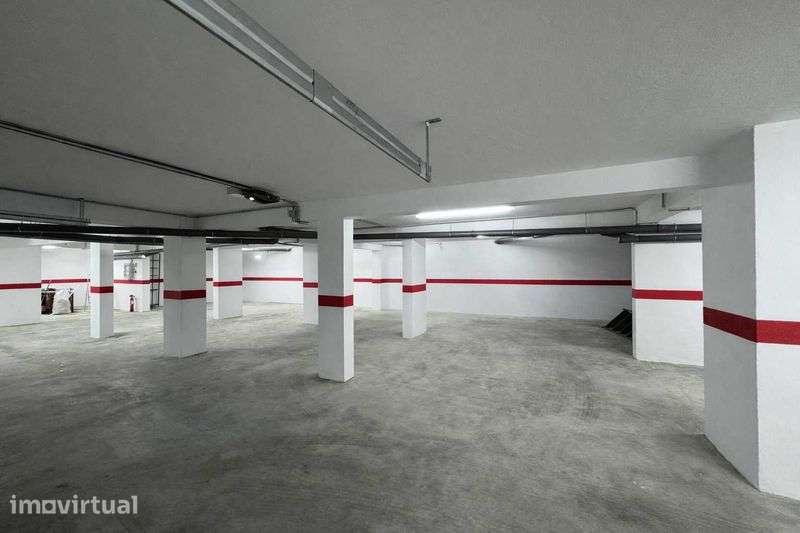 Lugar de estacionamento para carro e/ou mota - Grande imagem: 2/3