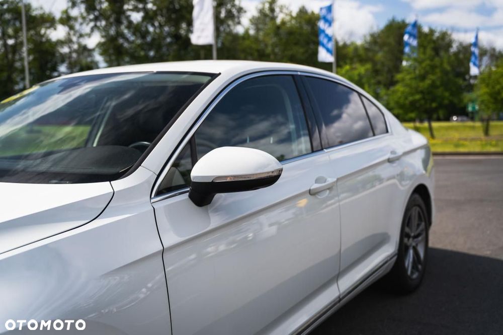 Volkswagen Passat - 10