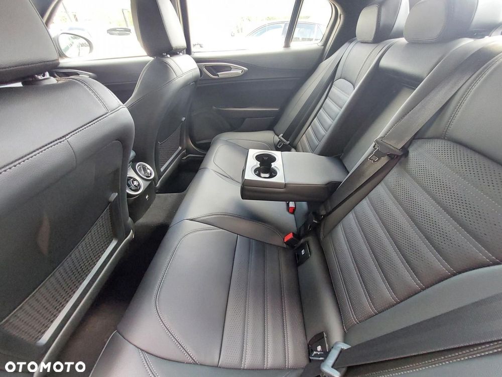 Alfa Romeo Giulia 2.2 D Turbo Sprint Q2 - 11