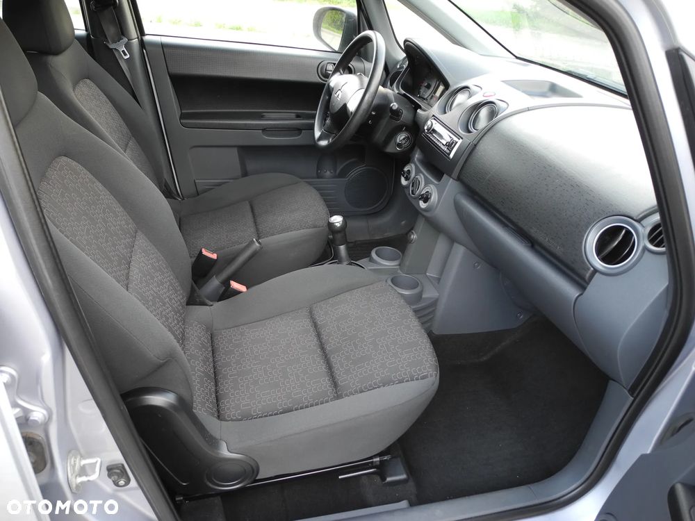 Mitsubishi Colt - 12