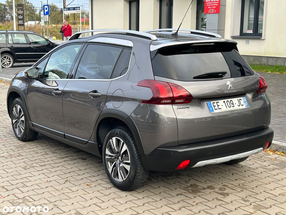 Peugeot 2008 1.2 Pure Tech Allure S&S - 9