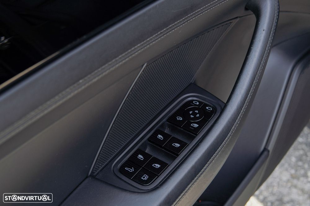 Porsche Panamera 4 E-Hybrid 10 Years Edition - 11