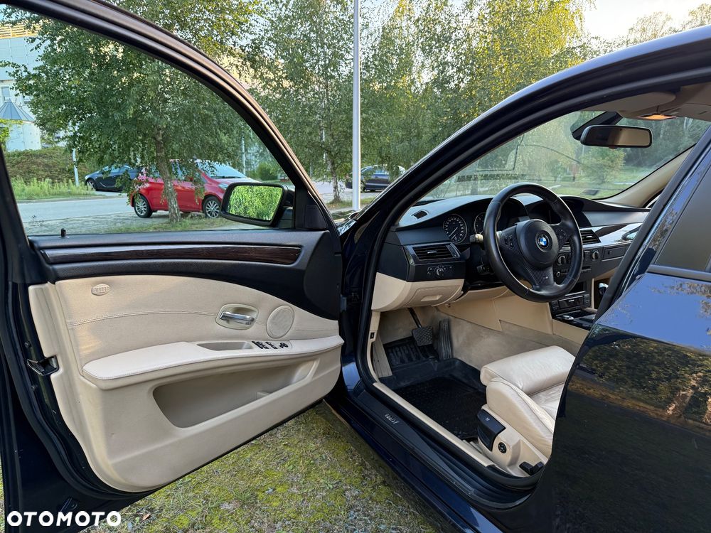 BMW Seria 5 520d - 27