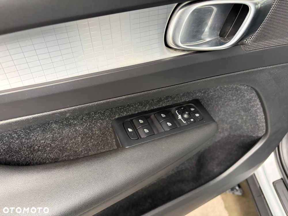 Volvo XC 40 D3 SCR AWD Momentum - 12