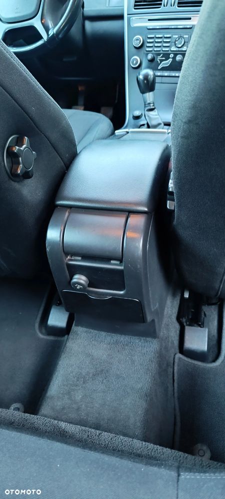 Volvo XC 60 2.4D Kinetic - 12