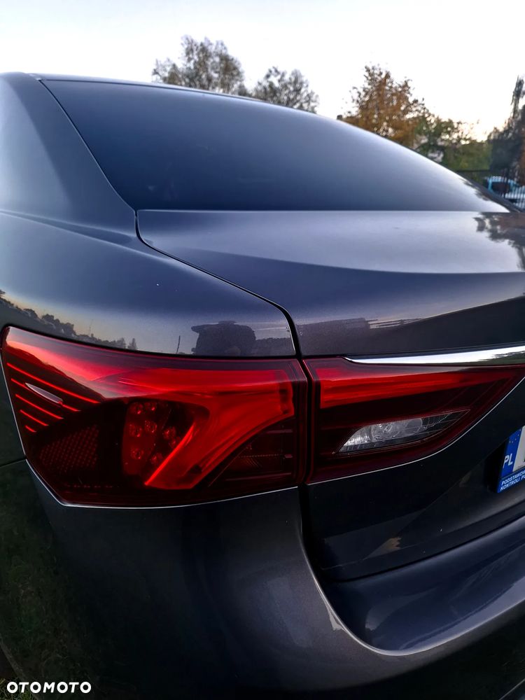 Toyota Avensis - 12