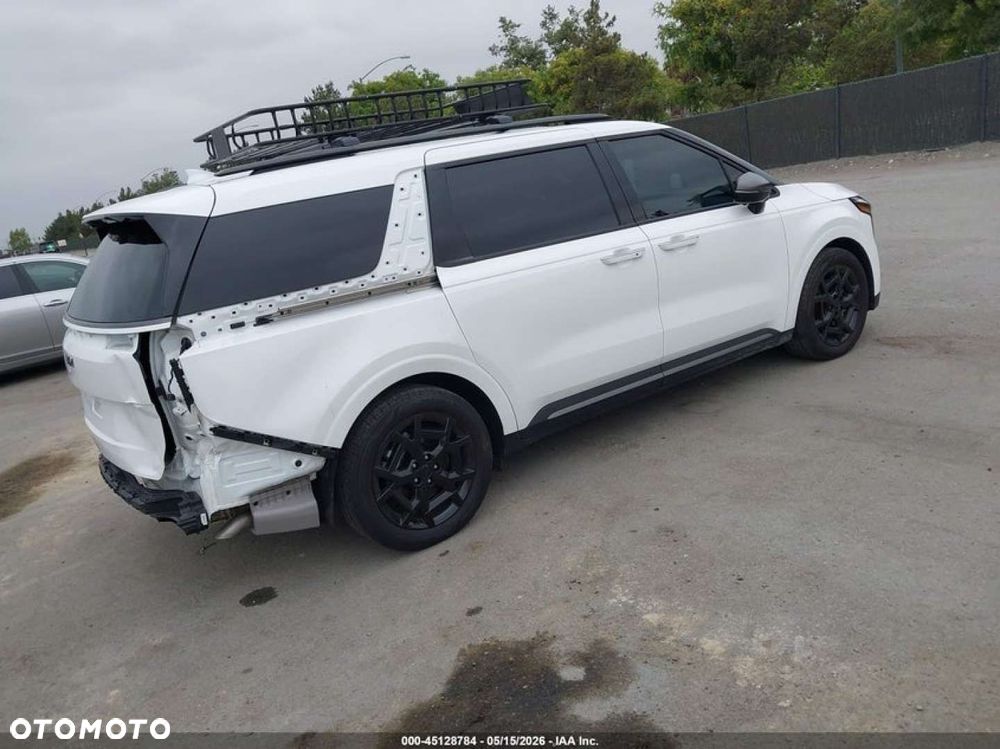 Kia Carnival - 4
