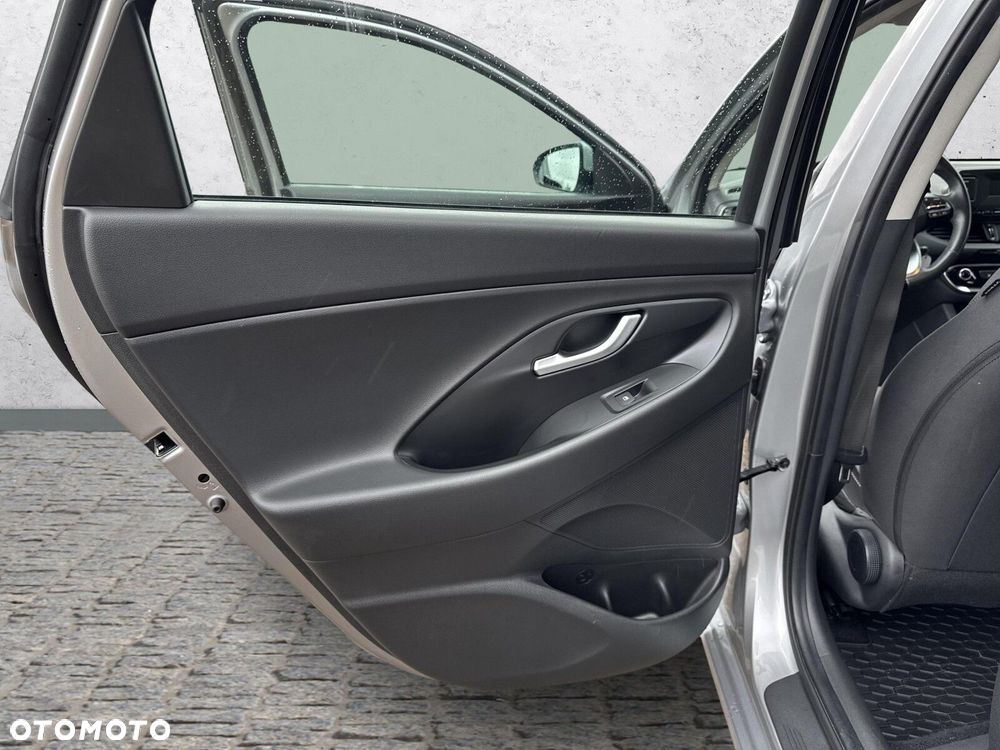 Hyundai i30 1.5 DPI Classic + - 31