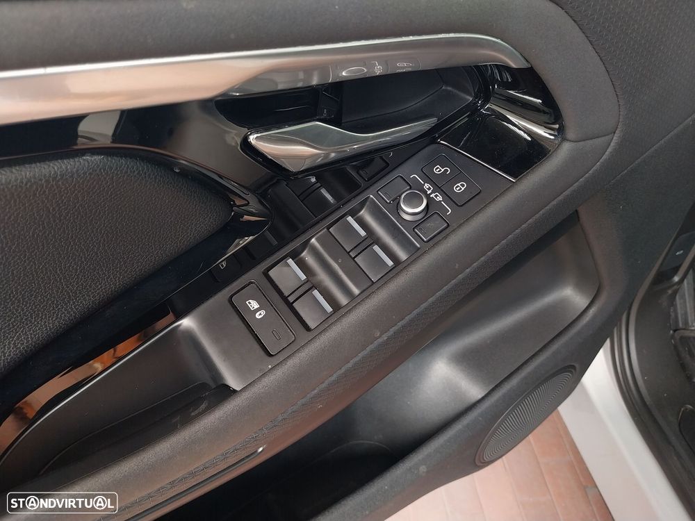 Land Rover Range Rover Evoque 2.0 D150 AWD R-Dynamic HSE Auto - 4
