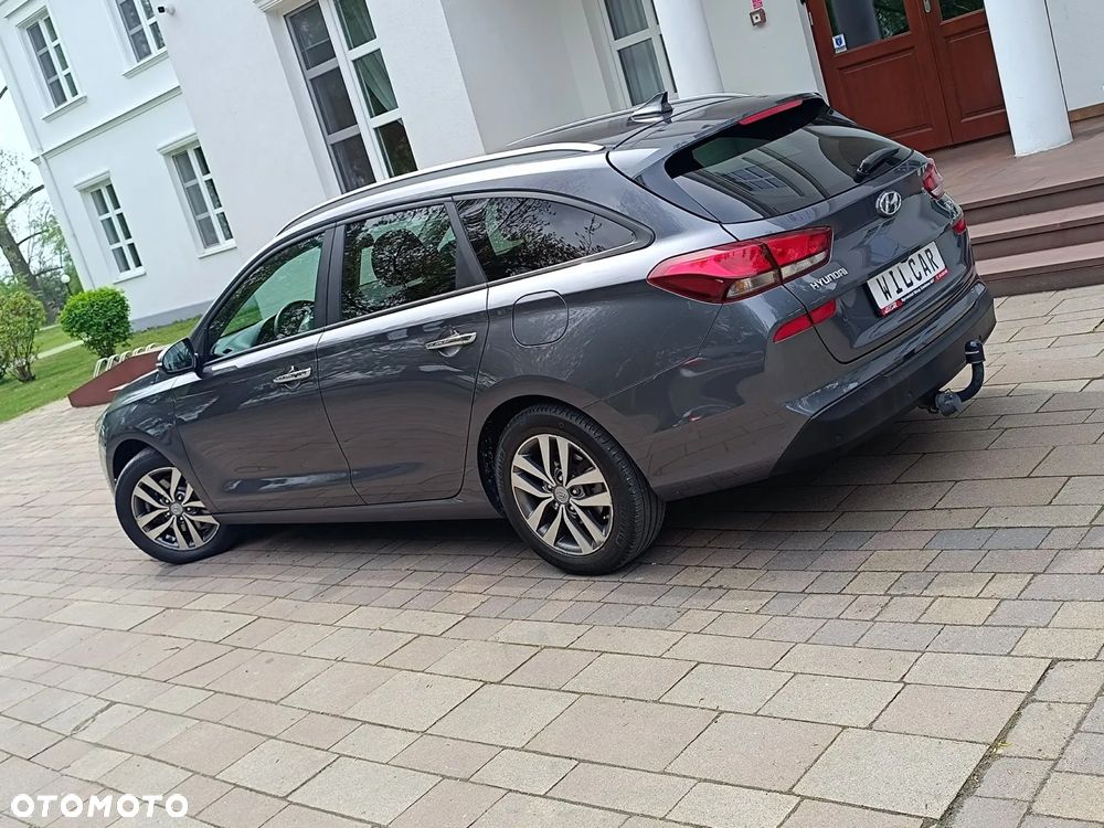 Hyundai i30 blue Kombi 1.6 CRDi Style - 12