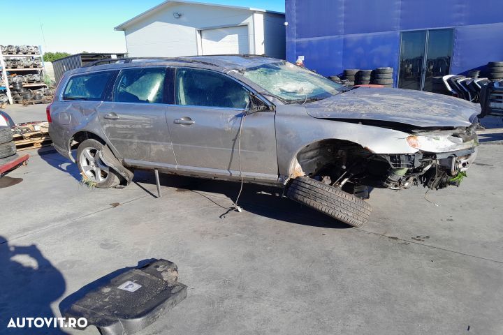 Dezmembrez Volvo V70 3 [2007 - 2013] wagon 2.0 D3 MT (163 hp) Culoare - 2
