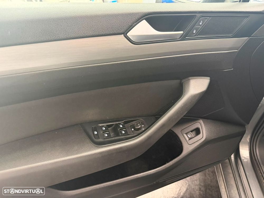 VW Passat Variant 1.6 TDI Highline - 6