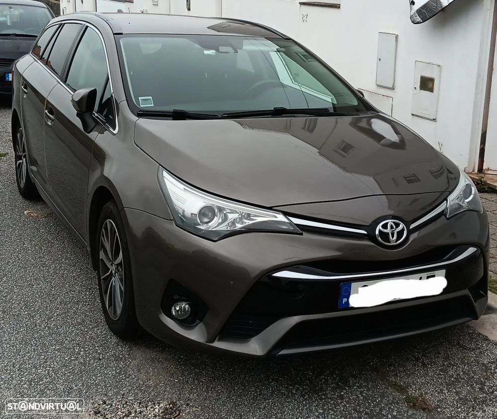 Toyota Avensis Touring Sports - 2