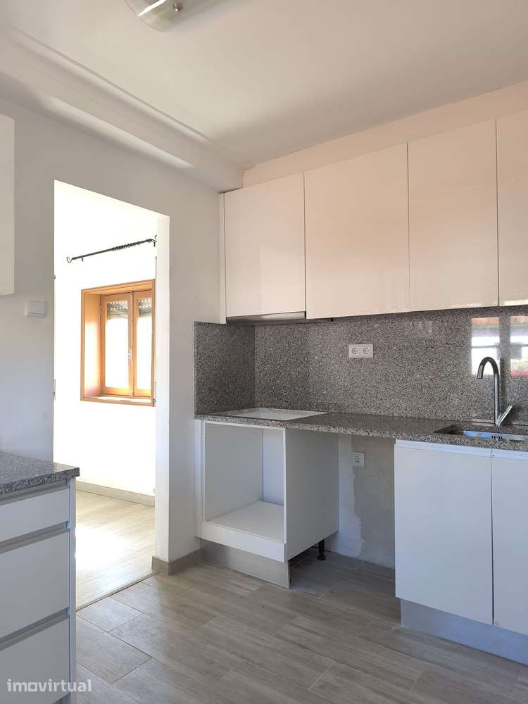 Casa T2 em Quintinha com 4 Casas em Porto Campanhã - Grande imagem: 5/50