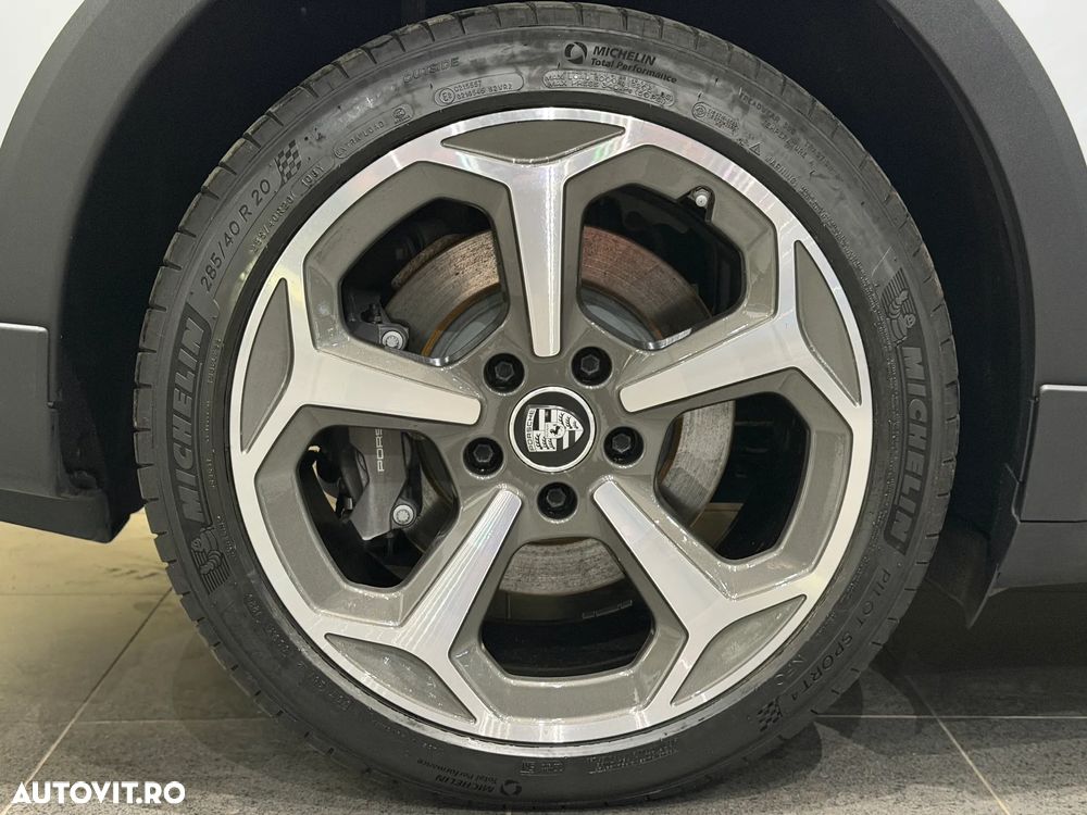 Porsche Taycan 4 - 17