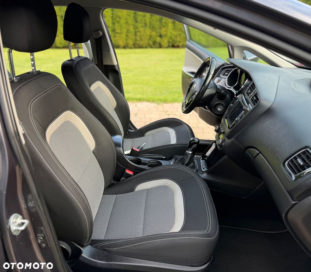 Kia Ceed 1.6 CRDi 128 ISG Platinum Edition - 36