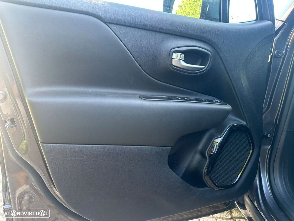 Jeep Renegade - 13