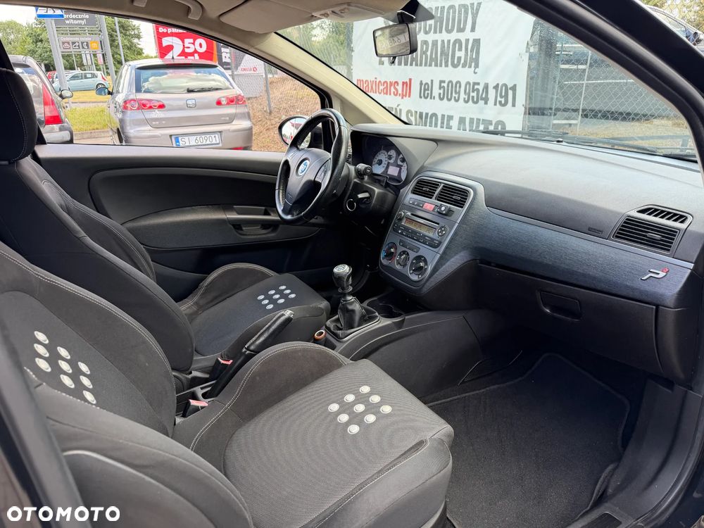 Fiat Punto 1.4 16V Dynamic - 12
