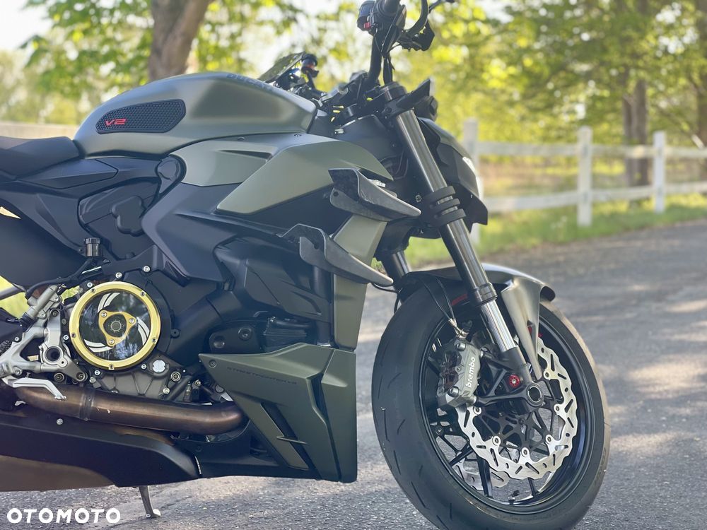 Ducati Streetfighter V2 - 4