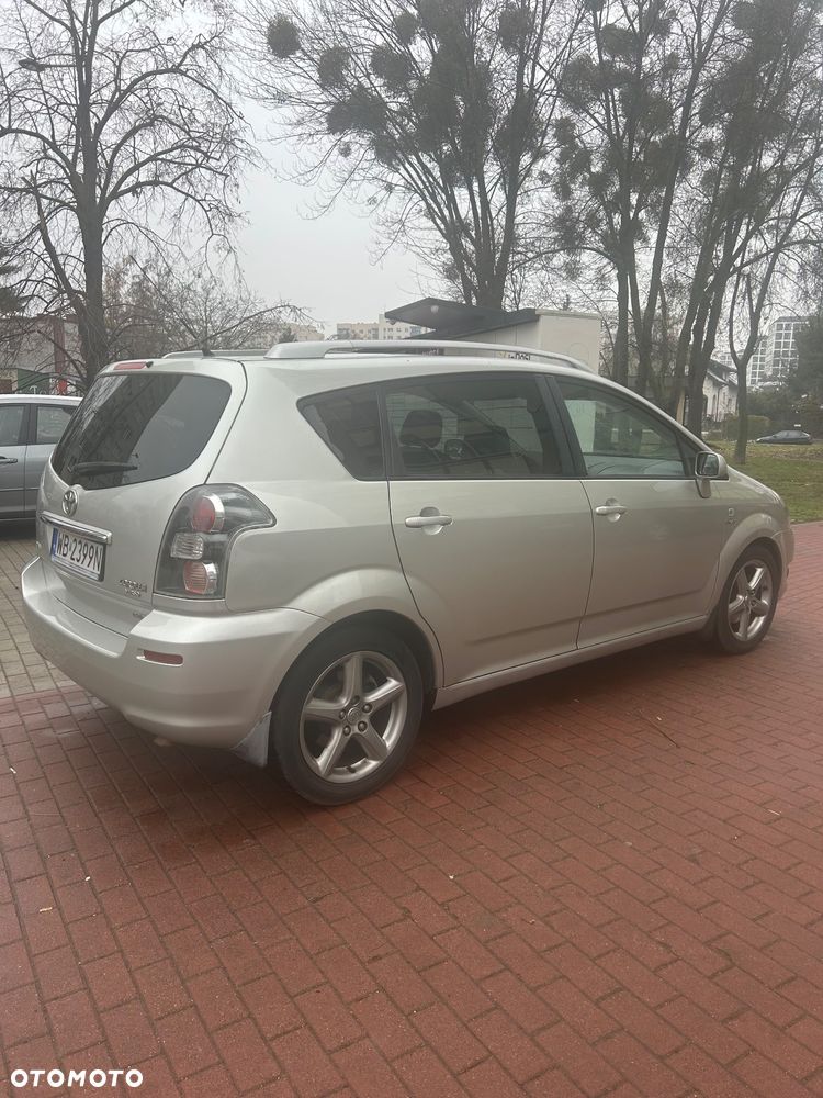 Toyota Corolla Verso 2.2 D-4D X - 7