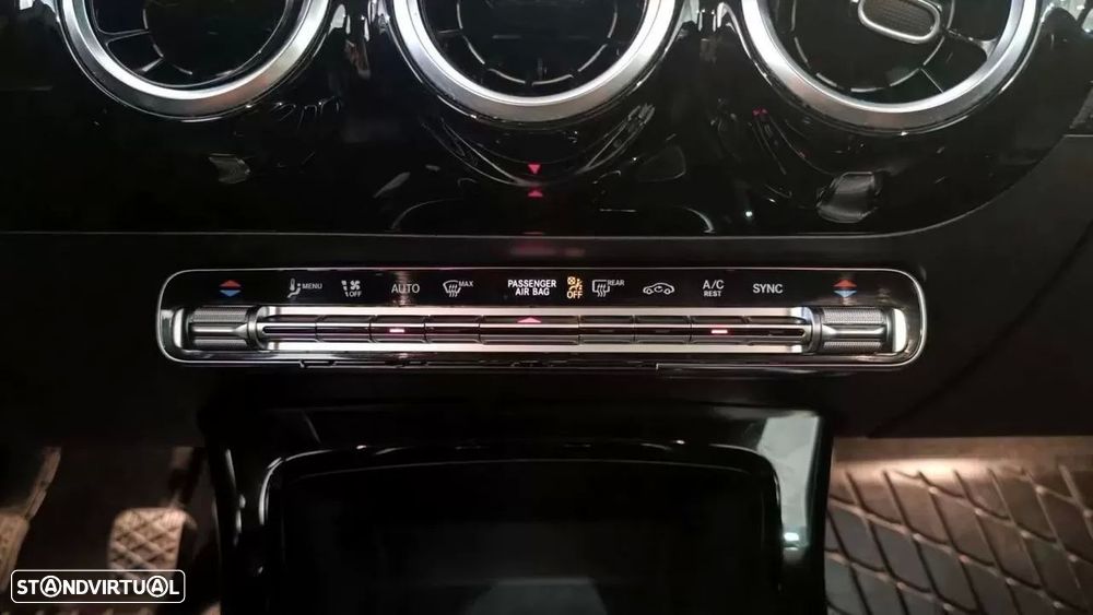 Mercedes-Benz CLA 180 - 35