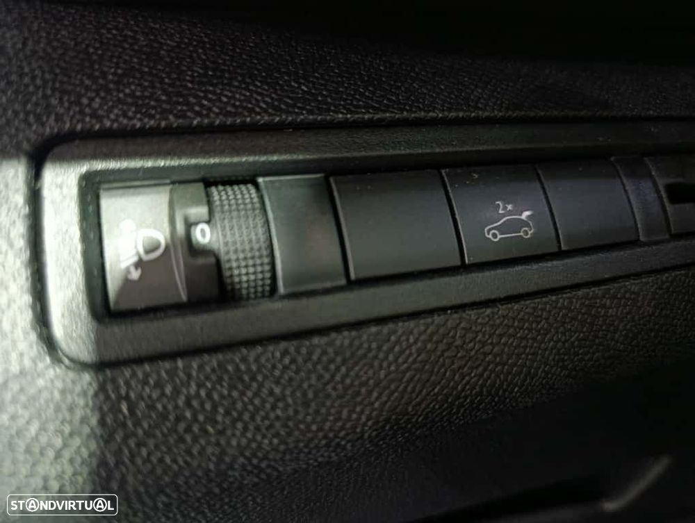 Peugeot 3008 1.2 PureTech Allure EAT8 - 21