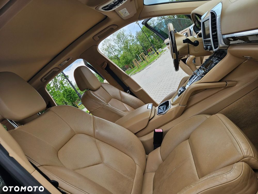 Porsche Cayenne - 21