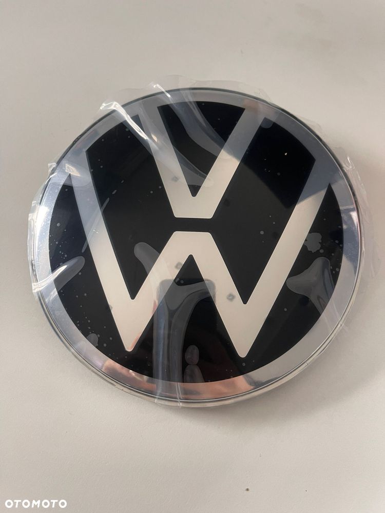 VW TOUAREG III LIFT EMBLEMAT ZNACZEK LOGO POD RADAR  NOWY - 2