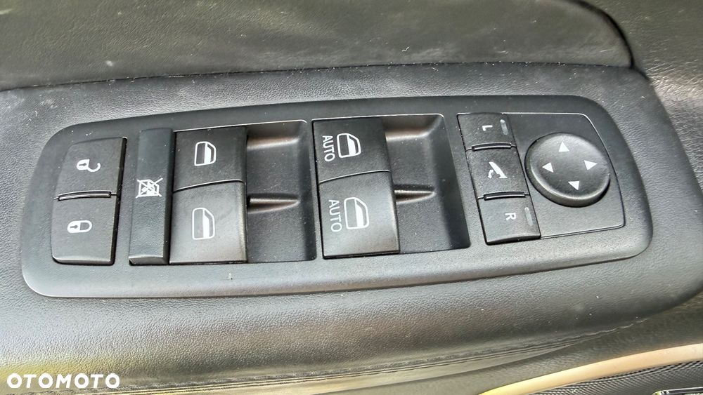 Jeep Grand Cherokee - 28
