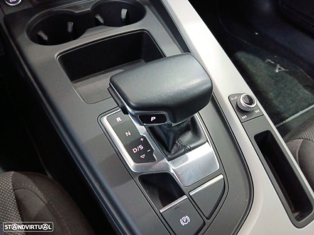 Audi A4 Avant 30 TDI S tronic — fotografia 27